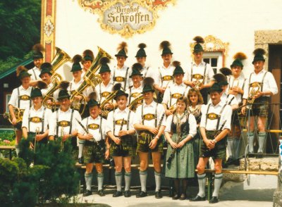 Die Trachtenkapelle Anger-Höglwörth 1989 am Berghof "Schroffen"
